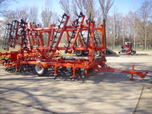 Sasform vontatott ásóborona 