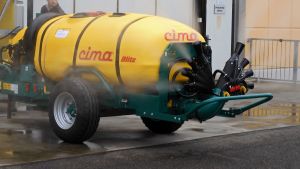 Atomizzatore CIMA per la protezione del mandorlo - CIMA sprayer for treatment of almond trees 