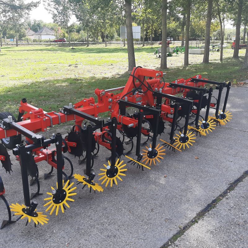 SUK-6F frontfüggesztésű 6 soros kultivátor