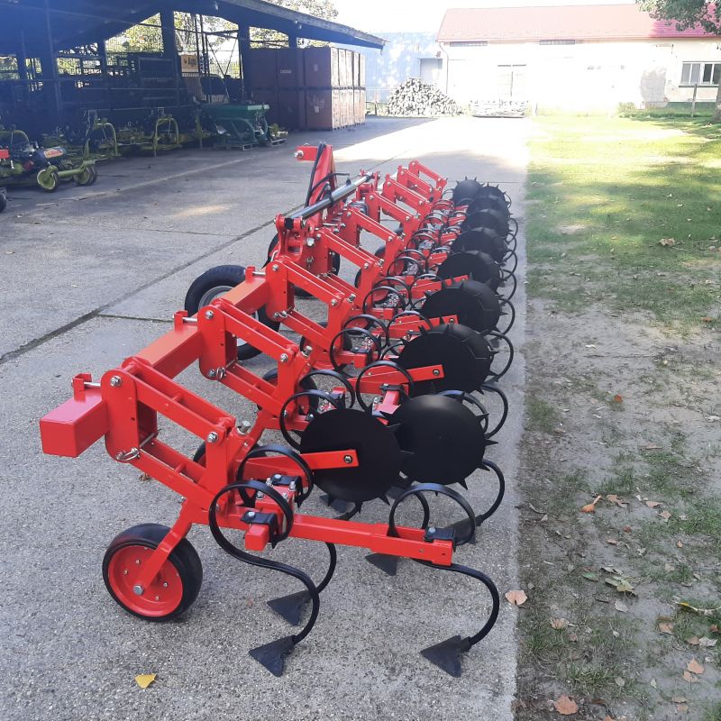 SUK-8F 8 soros kultivátor + támkerék