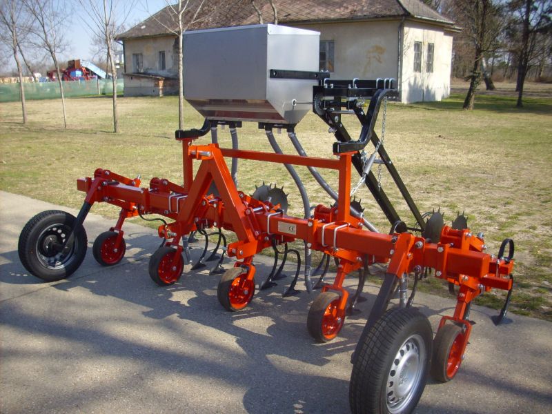 SKM-4 kultivátor + műtrágyaszóró