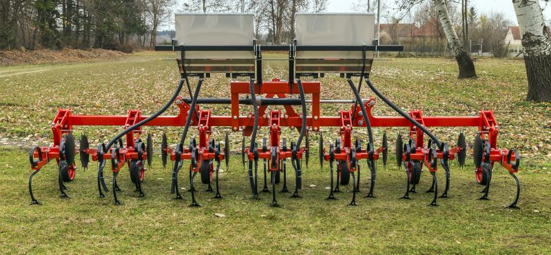 SUK-6F hidraulikus csukású kultivátor + támkerék + műtrágyaszóró