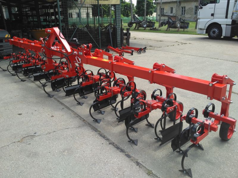 SUK-8F 8 soros front függesztésű sorközművelő kultivátor