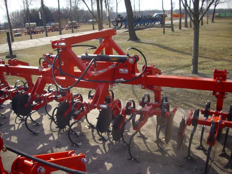 SUK-6f front és hátsó függesztésű sorközművelő kultivátor