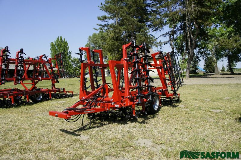 SA-4,2-2H vontatott ásóborona két sor törőhengerrel