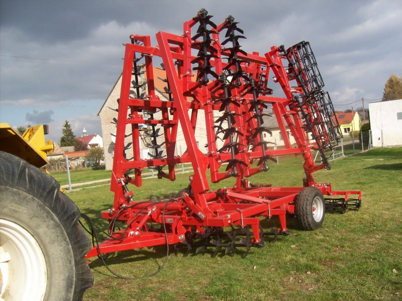 SÁBA-8,4H vontatott ásóborona 2 sor törőhengerrel