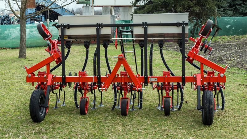 SKM-6F kultivátor + támkerék + műtrágyaszóró