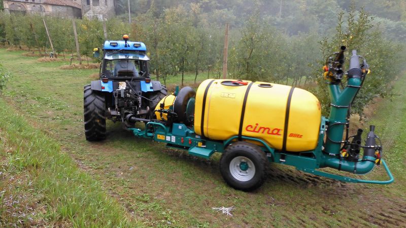 CIMA BLITZ 55 2000 literes vontatott permetezőgép
