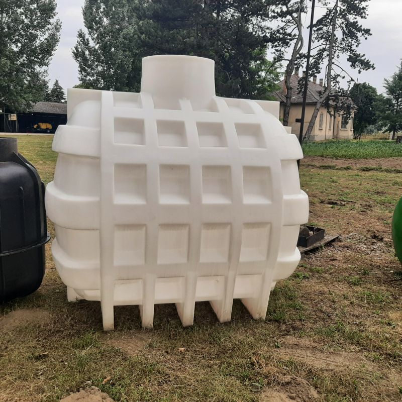 Talpas fekvő hengeres tartály