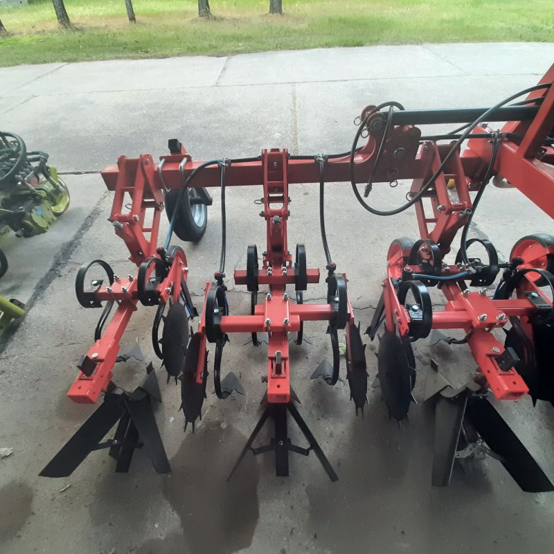 SUK-6F kultivátor 660 literes folyékony műtrágyaszóróval